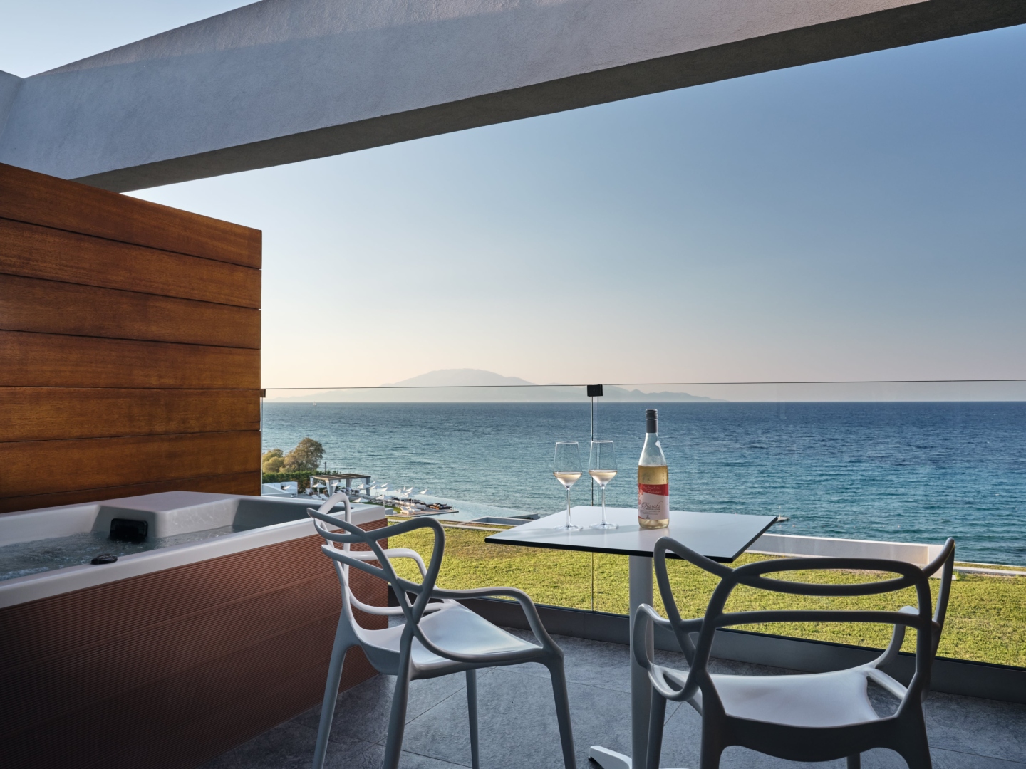 SPA SUITE SEA VIEW WITH OUTDOOR JETTED TUB3-min