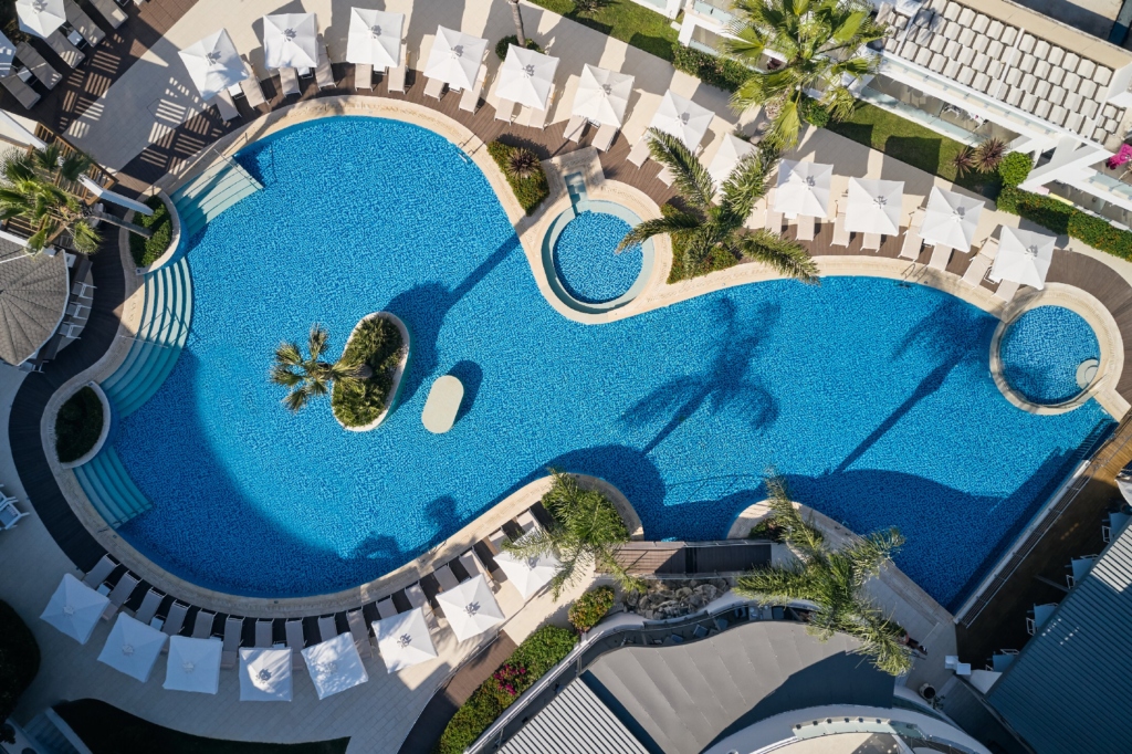 Beach & Pool